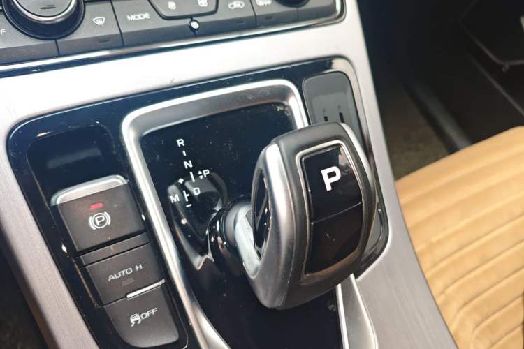 Used Geely Auto Emgrand X7 Sport 2021 Million Edition 1.8TD DCT Two-Wheel Drive Comfort Model Gear Lever