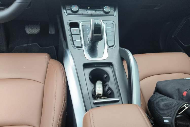 Used Geely Auto Emgrand X7 Sport 2021 1.8TD DCT Two-Wheel Drive Asian Games Edition Gear Lever