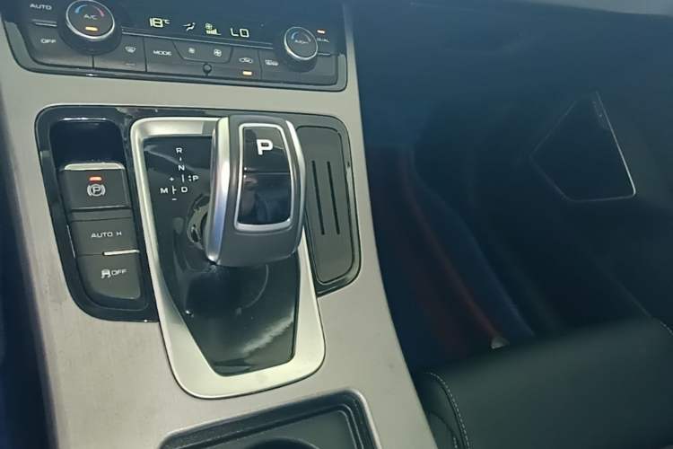 Used Geely Auto Emgrand X7 Sport 2021 Million Edition 1.8TD DCT Two-Wheel Drive Comfort Model Gear Lever