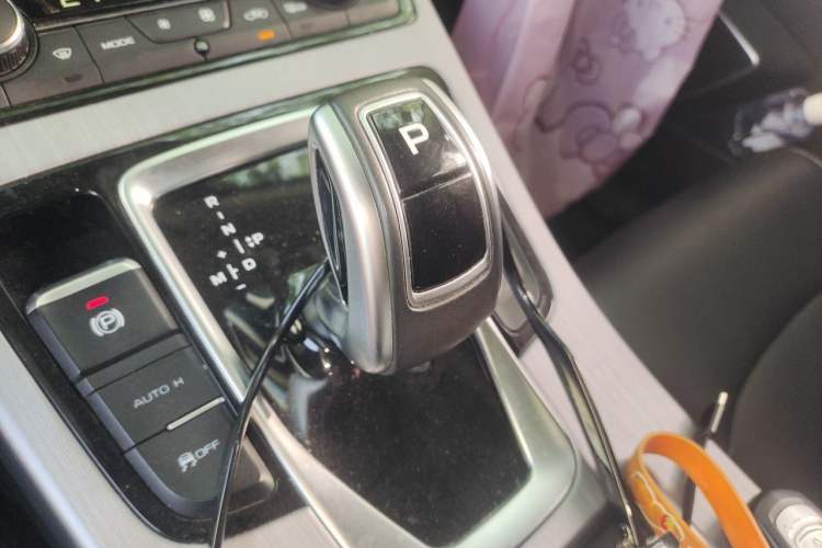 Used Geely Auto Emgrand X7 Sport 2021 Million Edition 1.8TD DCT Two-Wheel Drive Comfort Model Gear Lever