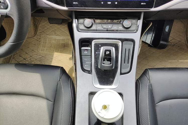 Used Geely Auto Emgrand X7 Sport 2021 1.8TD DCT Two-Wheel Drive Asian Games Comfort Edition Gear Lever