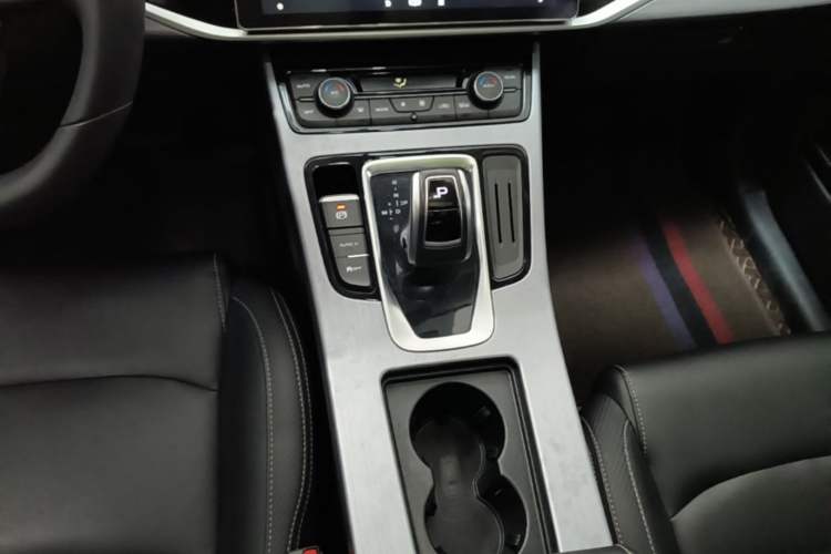 Used Geely Auto Emgrand X7 Sport 2021 1.8TD DCT Two-Wheel Drive Asian Games Comfort Edition Gear Lever