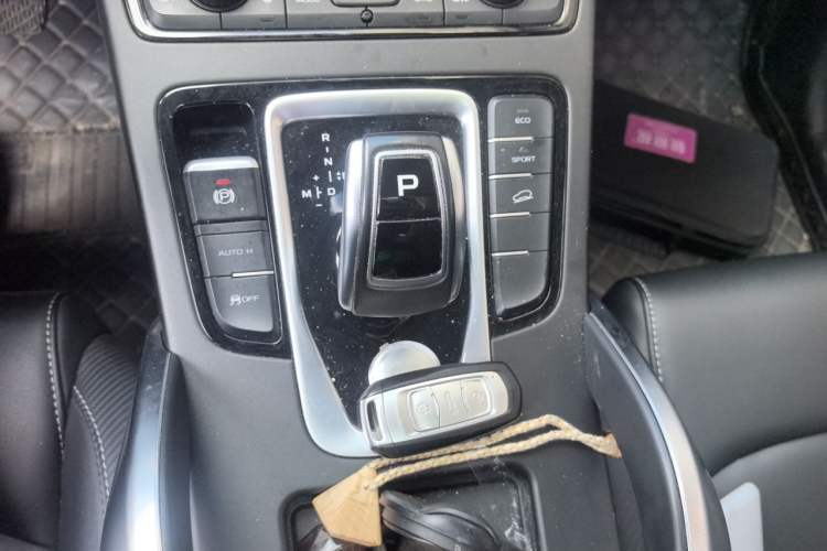 Used Geely Auto Emgrand X7 Sport 2021 Million Edition 1.8TD DCT Two-Wheel Drive Luxury Model Gear Lever