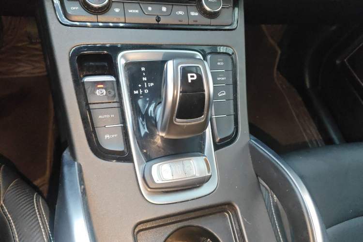 Used Geely Auto Emgrand X7 Sport 2021 Million Edition 1.8TD DCT Two-Wheel Drive Comfort Model Gear Lever