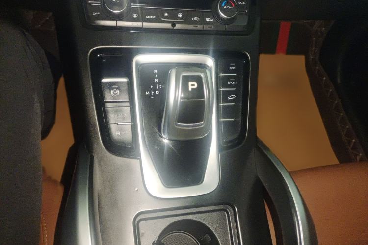 Used Geely Auto Emgrand X7 Sport 2021 1.8TD DCT Two-Wheel Drive Asian Games Comfort Edition Gear Lever