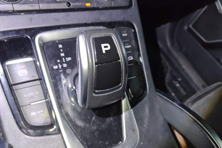 Used Geely Auto Emgrand X7 Sport 2021 1.8TD DCT Two-Wheel Drive Asian Games Comfort Edition Gear Lever