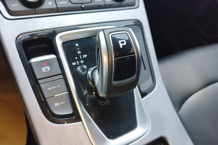 Used Geely Auto Emgrand X7 Sport 2021 1.8TD DCT Two-Wheel Drive Asian Games Comfort Edition Gear Lever