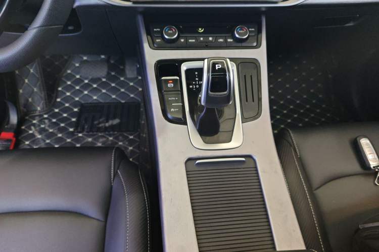 Used Geely Auto Emgrand X7 Sport 2021 Million Edition 1.8TD DCT Two-Wheel Drive Comfort Model Gear Lever