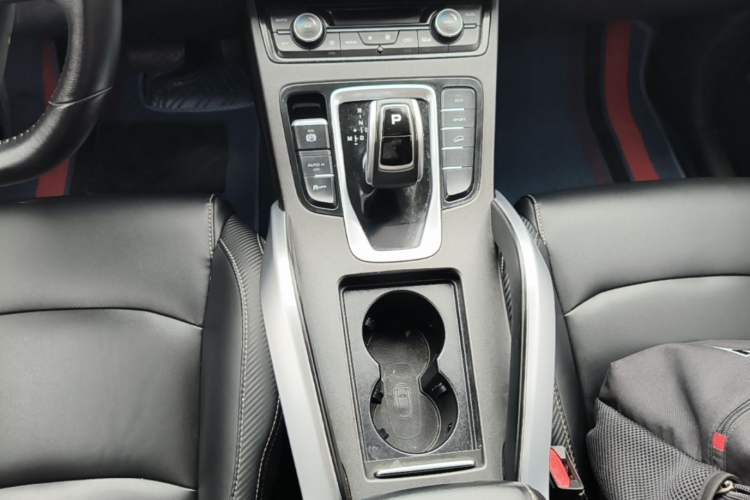 Used Geely Auto Emgrand X7 Sport 2021 Million Edition 1.8TD DCT Two-Wheel Drive Luxury Model Gear Lever