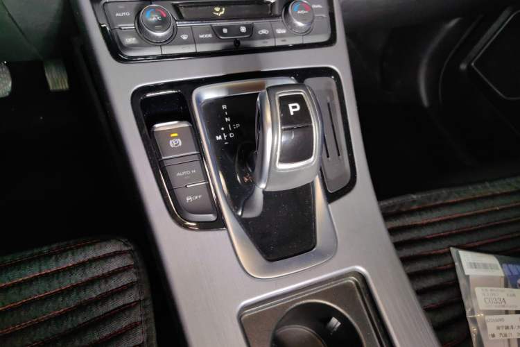 Used Geely Auto Emgrand X7 Sport 2021 1.8TD DCT Two-Wheel Drive Asian Games Comfort Edition Gear Lever