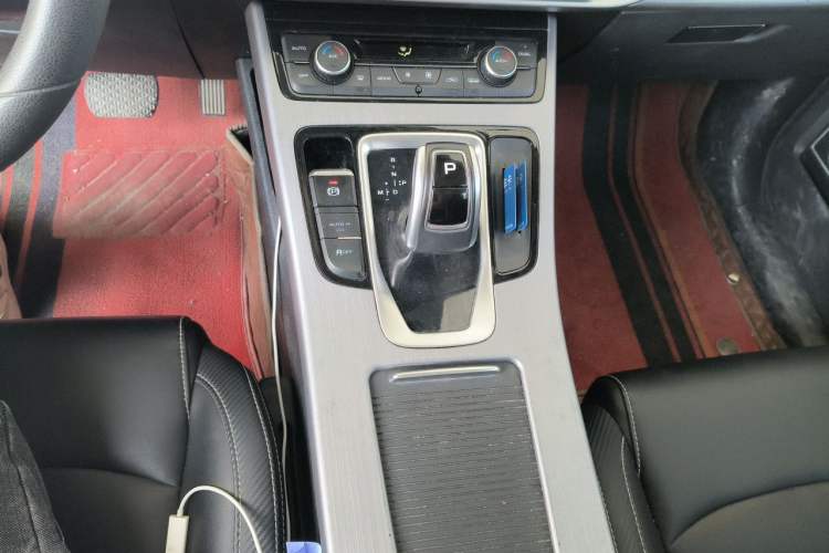 Used Geely Auto Emgrand X7 Sport 2021 1.8TD DCT Two-Wheel Drive Asian Games Comfort Edition Gear Lever