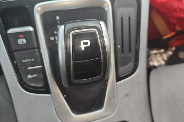 Used Geely Auto Emgrand X7 Sport 2021 Million Edition 1.8TD DCT Two-Wheel Drive Comfort Model Gear Lever