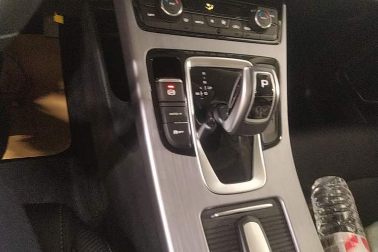 Used Geely Auto Emgrand X7 Sport 2021 Million Edition 1.8TD DCT Two-Wheel Drive Comfort Model Gear Lever