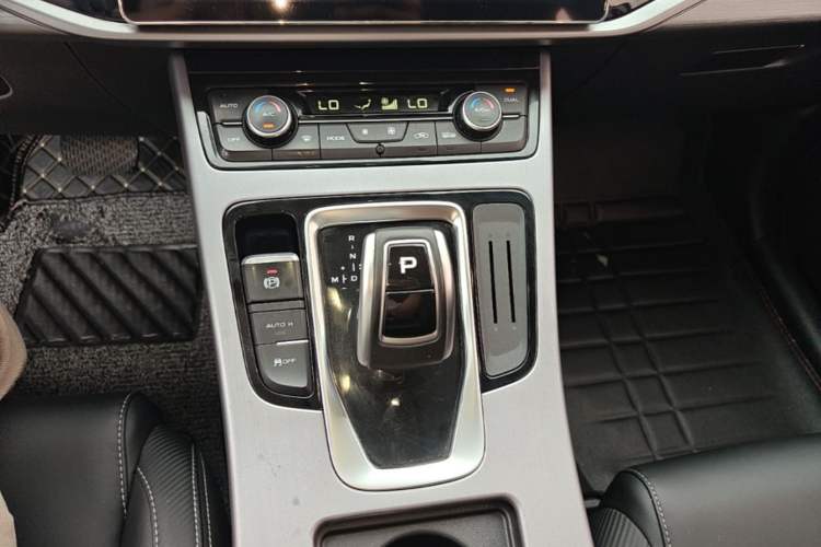 Used Geely Auto Emgrand X7 Sport 2021 Million Edition 1.8TD DCT Two-Wheel Drive Comfort Model Gear Lever