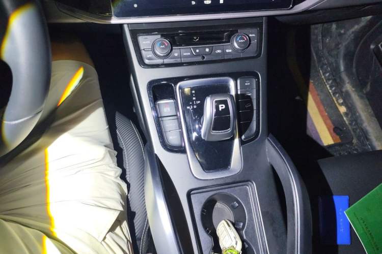 Used Geely Auto Emgrand X7 Sport 2021 Million Edition 1.8TD DCT Two-Wheel Drive Luxury Model Gear Lever