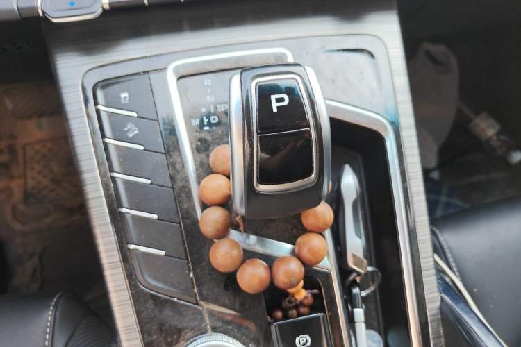 Used Geely Auto Emgrand X7 Sport 2021 Million Edition 1.8TD DCT Two-Wheel Drive Luxury Model Gear Lever