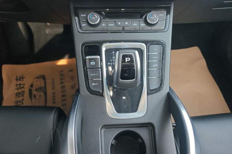 Used Geely Auto Emgrand X7 Sport 2021 Million Edition 1.8TD DCT Two-Wheel Drive Luxury Model Gear Lever