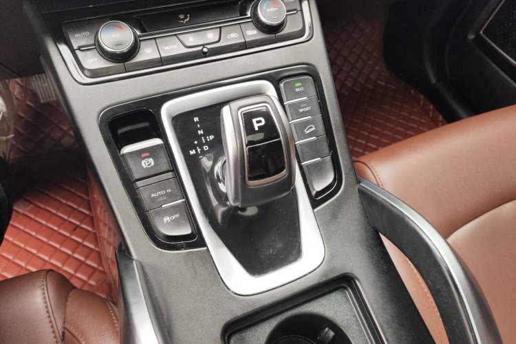 Used Geely Auto Emgrand X7 Sport 2021 1.8TD DCT Two-Wheel Drive Asian Games Edition Gear Lever