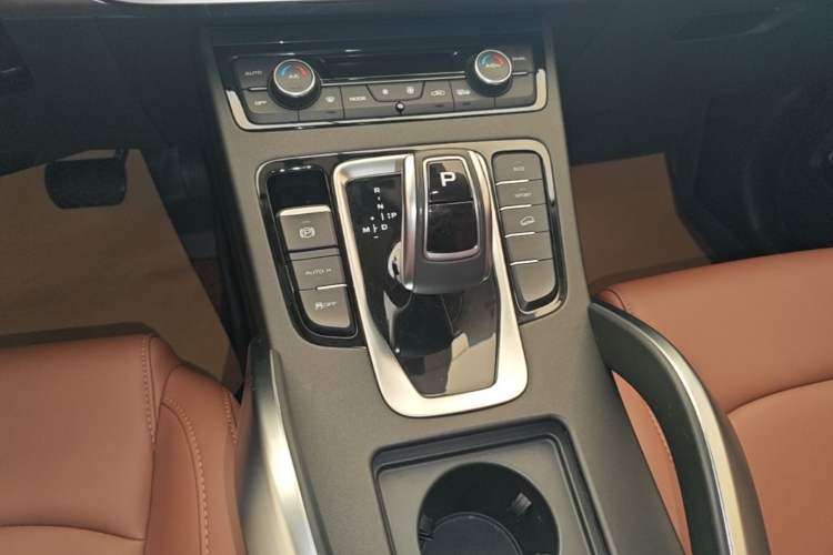Used Geely Auto Emgrand X7 Sport 2021 1.8TD DCT Two-Wheel Drive Asian Games Edition Gear Lever