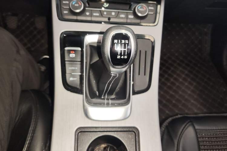 Used Geely Auto Emgrand X7 Sport 2021 Million Edition 1.8TD Manual Two-Wheel Drive Comfort Model Gear Lever