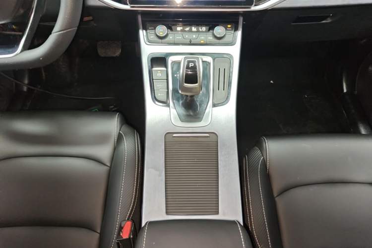 Used Geely Auto Emgrand X7 Sport 2021 Million Edition 1.8TD DCT Two-Wheel Drive Comfort Model Gear Lever