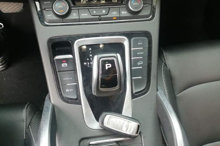Used Geely Auto Emgrand X7 Sport 2021 Million Edition 1.8TD DCT Two-Wheel Drive Luxury Model Gear Lever