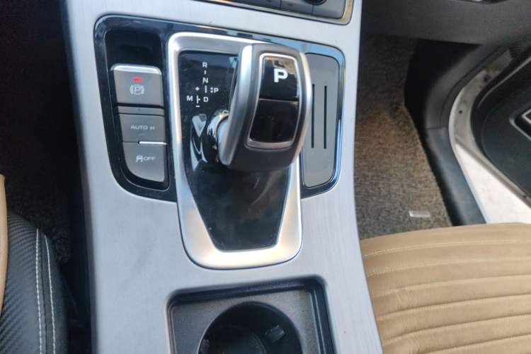 Used Geely Auto Emgrand X7 Sport 2021 Million Edition 1.8TD DCT Two-Wheel Drive Comfort Model Gear Lever
