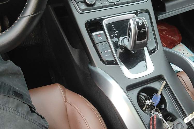 Used Geely Auto Emgrand X7 Sport 2021 1.8TD DCT Two-Wheel Drive Asian Games Edition Gear Lever