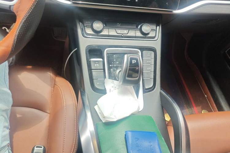 Used Geely Auto Emgrand X7 Sport 2021 Million Edition 1.8TD DCT Two-Wheel Drive Luxury Model Gear Lever