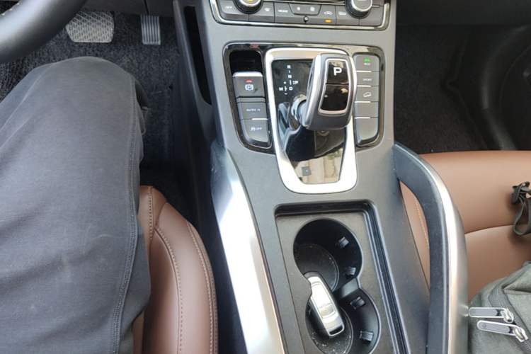 Used Geely Auto Emgrand X7 Sport 2021 1.8TD DCT Two-Wheel Drive Asian Games Edition Gear Lever