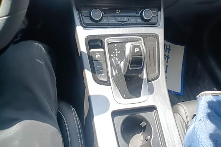 Used Geely Auto Emgrand X7 Sport 2021 1.8TD DCT Two-Wheel Drive Asian Games Comfort Edition Gear Lever