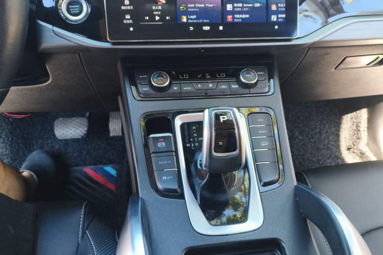 Used Geely Auto Emgrand X7 Sport 2021 Million Edition 1.8TD DCT Two-Wheel Drive Luxury Model Gear Lever