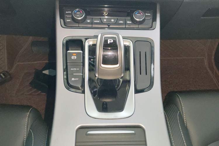 Used Geely Auto Emgrand X7 Sport 2021 Million Edition 1.8TD DCT Two-Wheel Drive Comfort Model Gear Lever