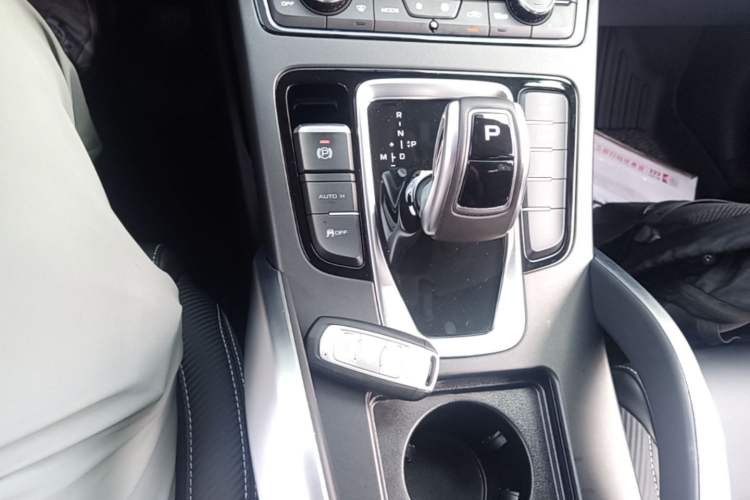 Used Geely Auto Emgrand X7 Sport 2021 Million Edition 1.8TD DCT Two-Wheel Drive Luxury Model Gear Lever