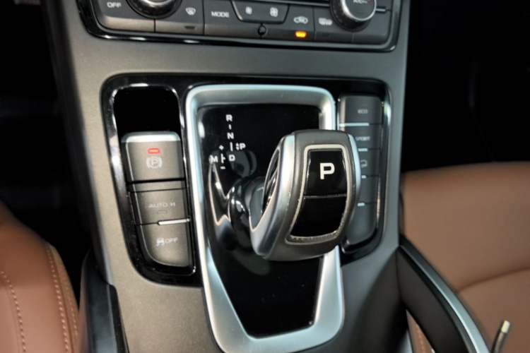 Used Geely Auto Emgrand X7 Sport 2021 1.8TD DCT Two-Wheel Drive Asian Games Edition Gear Lever