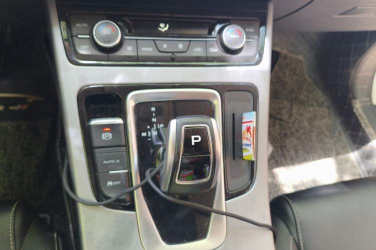 Used Geely Auto Emgrand X7 Sport 2021 1.8TD DCT Two-Wheel Drive Asian Games Comfort Edition Gear Lever