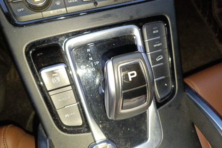 Used Geely Auto Emgrand X7 Sport 2021 1.8TD DCT Two-Wheel Drive Asian Games Edition Gear Lever