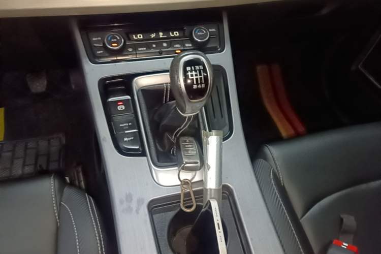 Used Geely Auto Emgrand X7 Sport 2021 Million Edition 1.8TD Manual Two-Wheel Drive Comfort Model Gear Lever