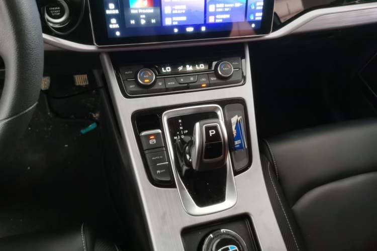 Used Geely Auto Emgrand X7 Sport 2021 Million Edition 1.8TD DCT Two-Wheel Drive Comfort Model Gear Lever