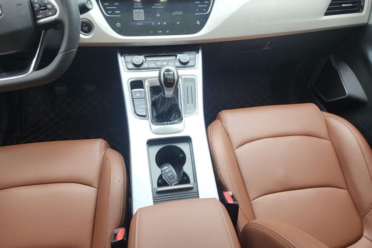 Used Geely Auto Emgrand X7 Sport 2021 1.8TD Manual Two-Wheel Drive Asian Games Edition Gear Lever