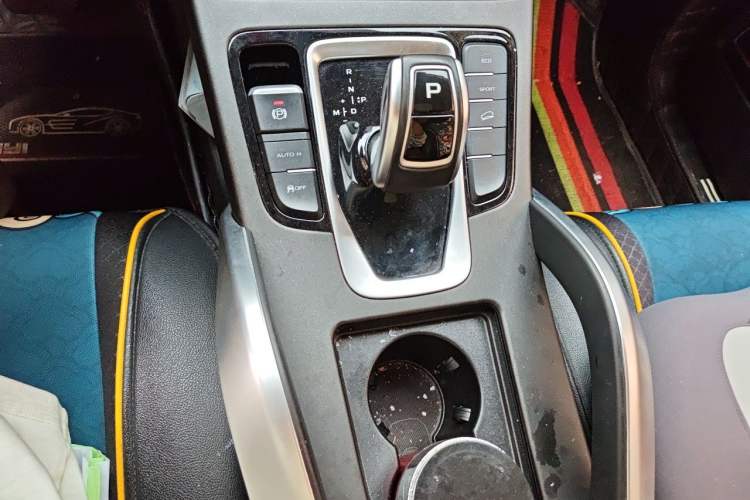 Used Geely Auto Emgrand X7 Sport 2021 Million Edition 1.8TD DCT Two-Wheel Drive Luxury Model Gear Lever