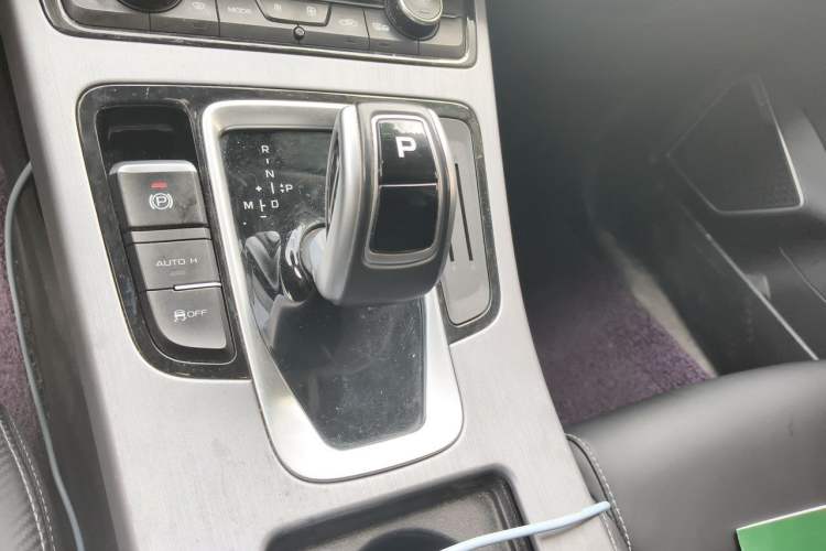 Used Geely Auto Emgrand X7 Sport 2021 Million Edition 1.8TD DCT Two-Wheel Drive Comfort Model Gear Lever