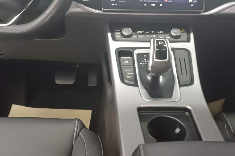 Used Geely Auto Emgrand X7 Sport 2021 Million Edition 1.8TD DCT Two-Wheel Drive Comfort Model Gear Lever
