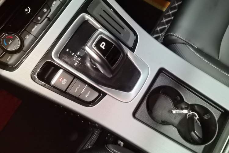 Used Geely Auto Emgrand X7 Sport 2021 Million Edition 1.8TD DCT Two-Wheel Drive Comfort Model Gear Lever