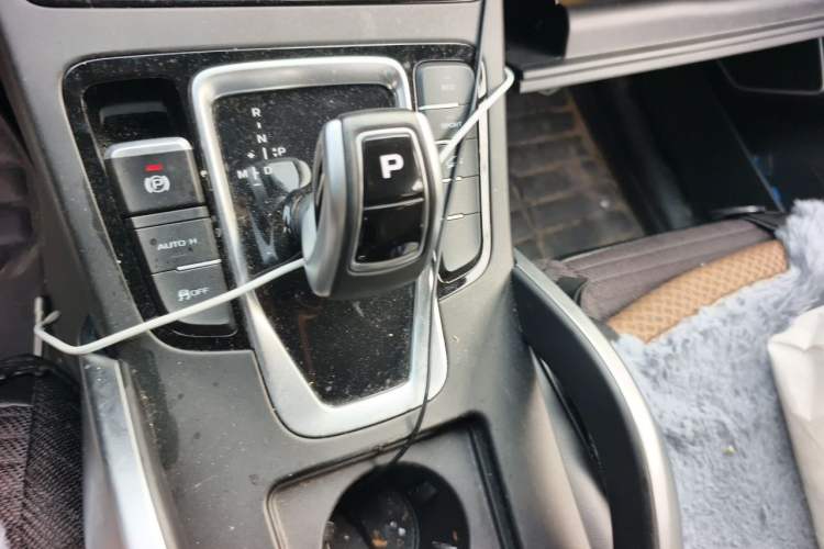 Used Geely Auto Emgrand X7 Sport 2021 Million Edition 1.8TD DCT Two-Wheel Drive Luxury Model Gear Lever