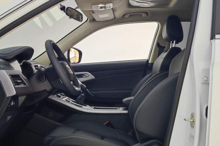 Used Geely Auto Emgrand X7 Sport 2021 Million Edition 1.8TD Manual Two-Wheel Drive Comfort Model Interior 2