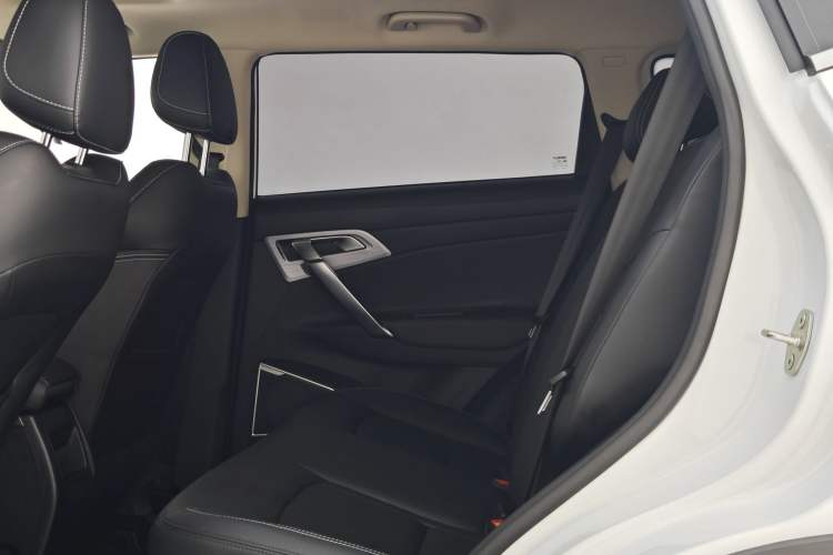Used Geely Auto Emgrand X7 Sport 2021 Million Edition 1.8TD Manual Two-Wheel Drive Comfort Model Interior 3