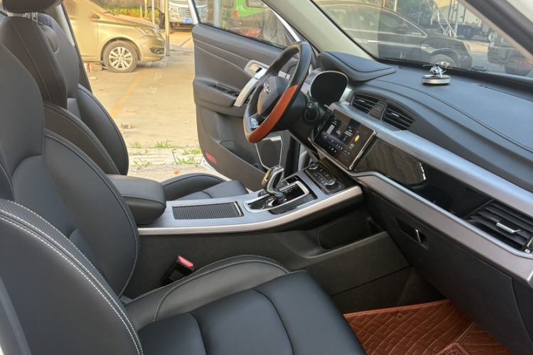 Used Geely Auto Emgrand X7 Sport 2021 Million Edition 1.8TD DCT Two-Wheel Drive Comfort Model Interior 3