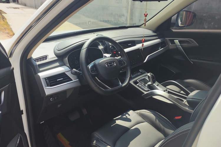 Used Geely Auto Emgrand X7 Sport 2021 Million Edition 1.8TD DCT Two-Wheel Drive Luxury Model Interior 4