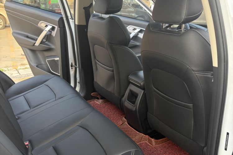 Used Geely Auto Emgrand X7 Sport 2021 Million Edition 1.8TD DCT Two-Wheel Drive Comfort Model Interior 4